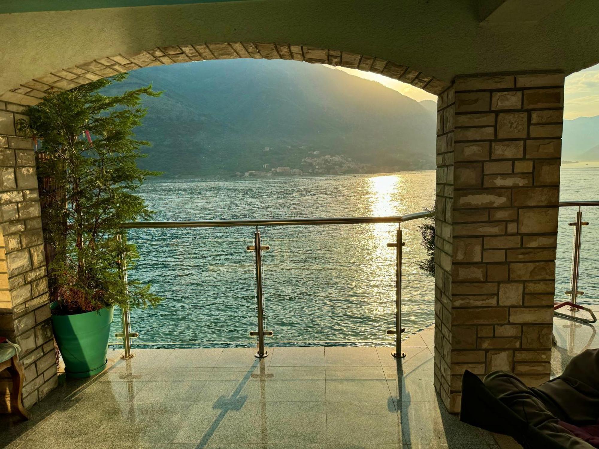 Aparthotel Maxim Kotor Exterior photo